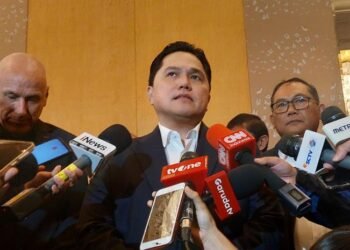 Ketua Umum PSSI Erick Thohir menjelaskan kepada wartawan di Jakarta